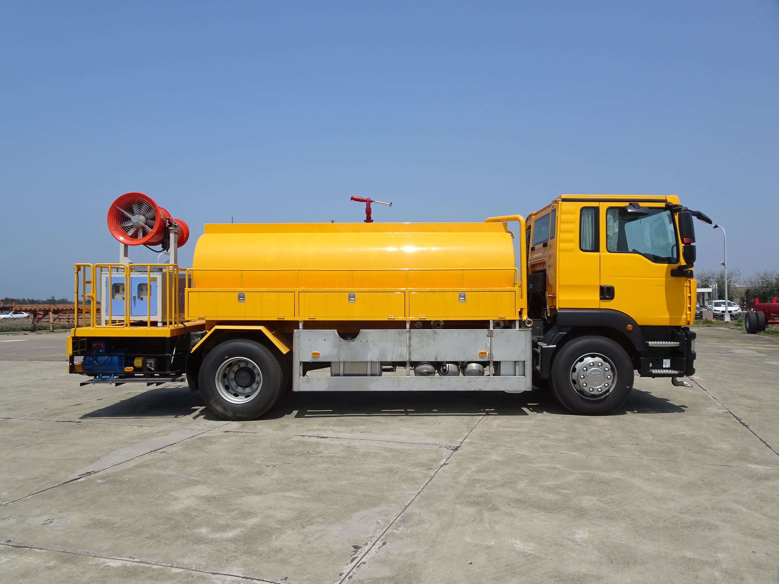 大型灑水車SW600 - 大來重工有限公司